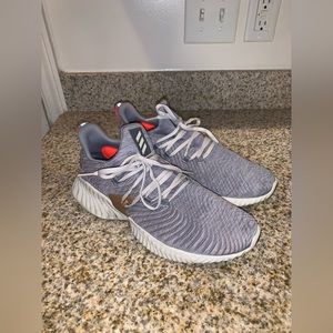 Men’s Adidas tennis shoes size 10